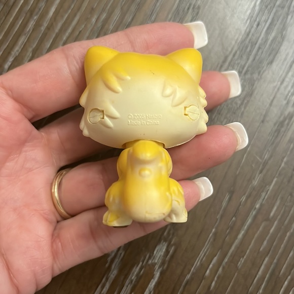 Littlest pet shop, first generation, rare, magnetic motion, yellow cat 2005 #4 - Picture 6 of 9